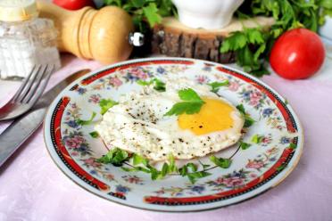 Herbed Black Pepper Scrambled Eggs