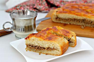 Easy Oven-Baked Yeast Dough Meat Pie