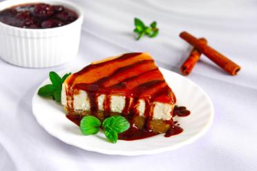No-Bake Cottage Cheese Cheesecake with Cookies and Gelatin