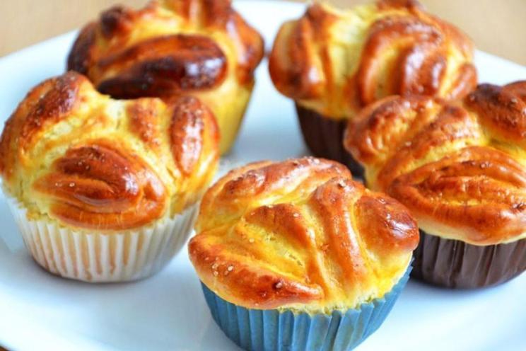 Sour Cream Sweet Buns (Cupcake Style)