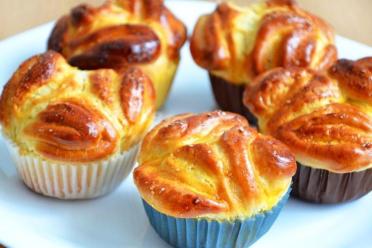 Sour Cream Sweet Buns (Cupcake Style)