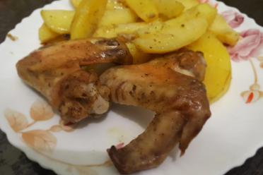 Rustic Chicken Wings with Potatoes