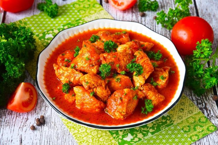 Quick and Juicy Turkey in Tomato Sauce