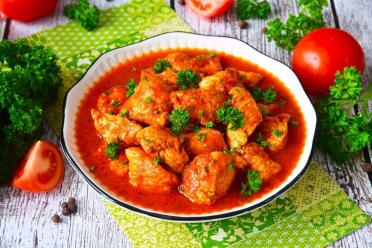 Quick and Juicy Turkey in Tomato Sauce