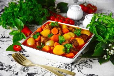Stovetop Cauldron Roast Beef with Vegetables