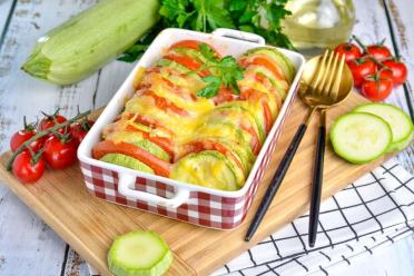 Baked Zucchini, Tomato, and Cheese Medley