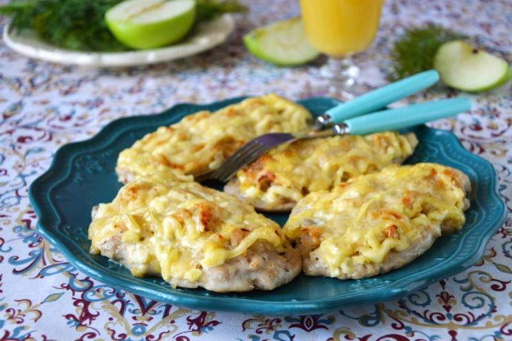 Oven-Baked Chicken Fillet with Apples Oven-Baked Chicken Fillet with Apples