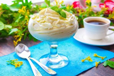 Velvety Gelatin-Infused Curd Cream