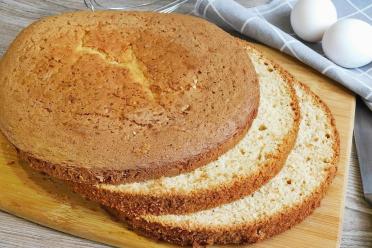 Fluffy and Easy Oven-Baked Sponge Cake
