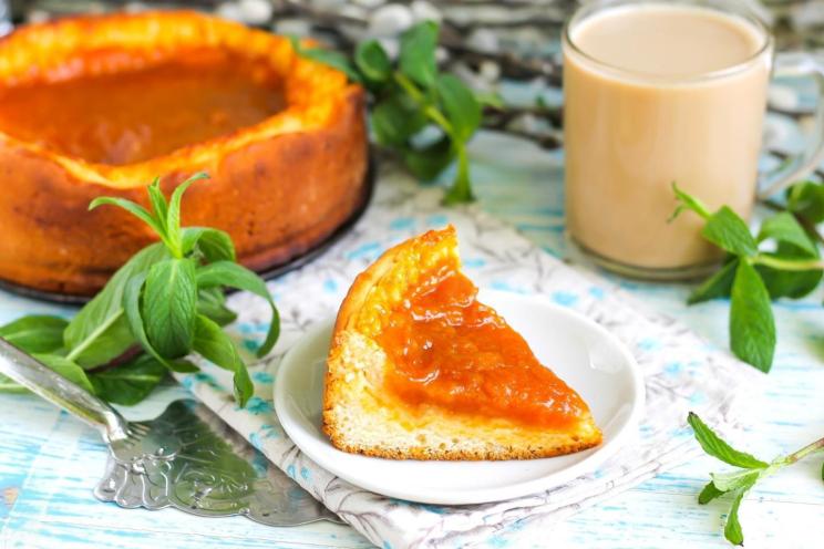 Jam-Filled Yeast Pie Delight