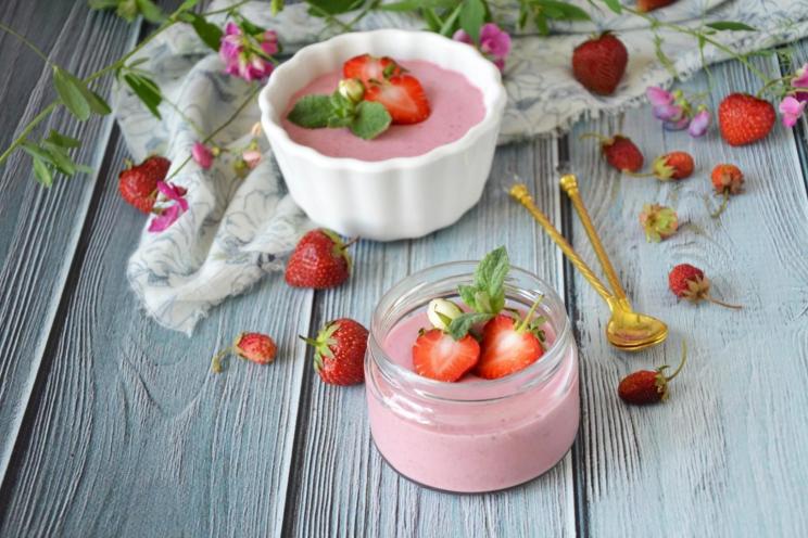 Creamy Strawberry Semolina Mousse (No Gelatin)