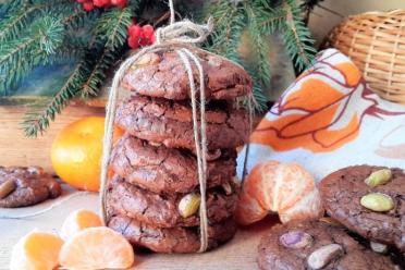 Festive Dark Chocolate Pistachio Cookies