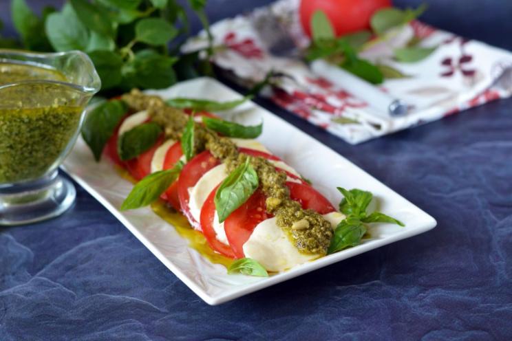 Caprese Salad with Pesto and Mozzarella