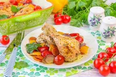 Oven-Baked Marinated Chicken Drumsticks with Vegetables