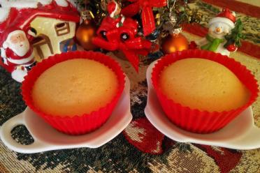 Protein-Packed Mini Sponge Cakes for Two