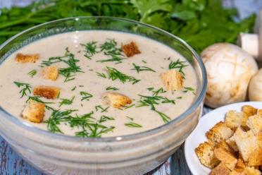 Creamy Champignon Mushroom Soup with Croutons