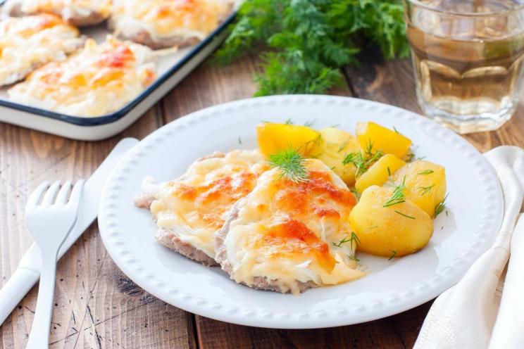 Cheesy Oven-Baked Pork Chops Cheesy Oven-Baked Pork Chops