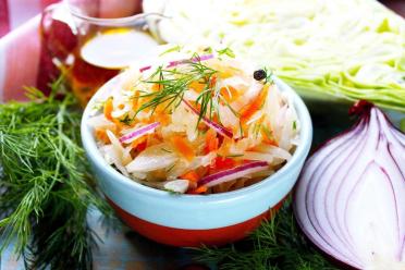 Quick & Delicious Sauerkraut with Onion and Oil