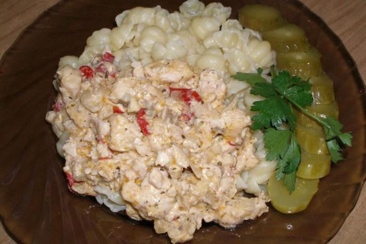 Quick and Juicy Chicken with Bell Peppers in Sour Cream Quick and Juicy Chicken with Bell Peppers in Sour Cream