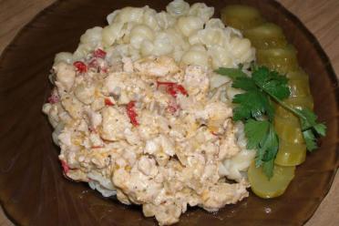Quick and Juicy Chicken with Bell Peppers in Sour Cream