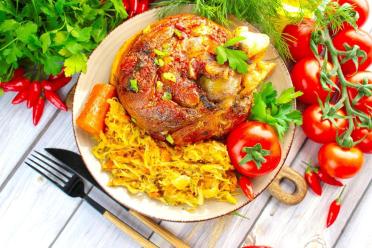 Afghan Cauldron Beer-Braised Pork Knuckle