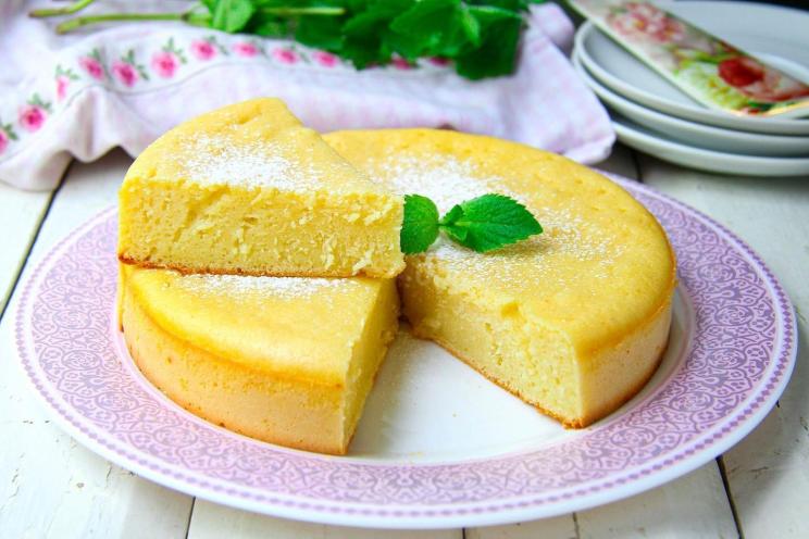 Easy Classic Mannik Pie with Kefir