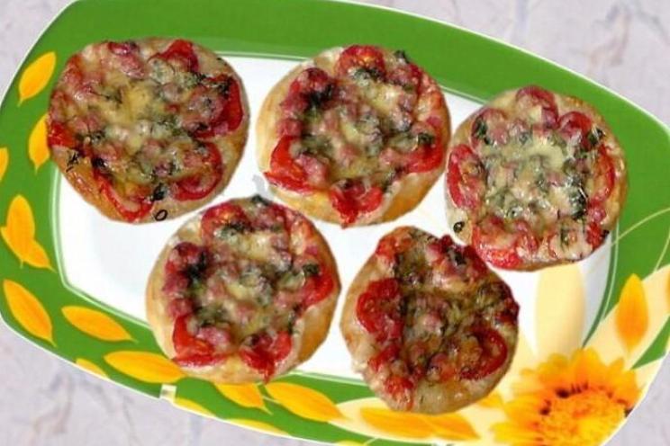 Mini Salami and Cherry Puff Pastry Pizzas