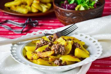 Pan-Fried Potatoes with Savory Stew