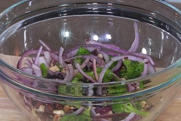 Nutty Cranberry Broccoli Salad