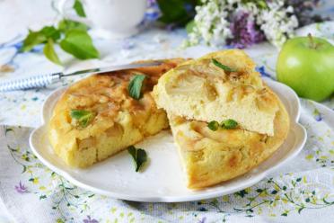 Quick & Delicious Skillet Apple Charlotte
