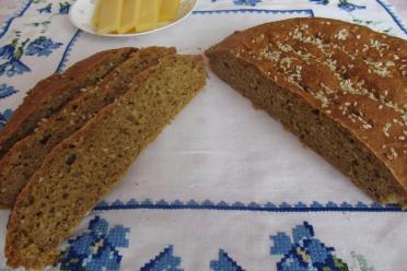 Healthy Homemade Pumpkin Rye Bread