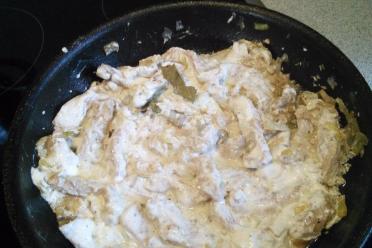 Creamy Nutmeg Pork Fillet with Onion