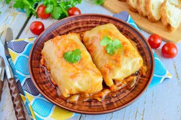 Slow Cooker Frozen Cabbage Rolls in Tomato Sauce