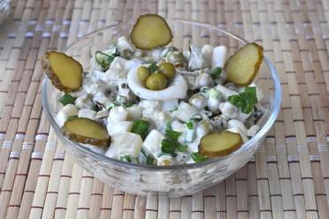 Quick & Tasty Squid and Pickled Cucumber Salad