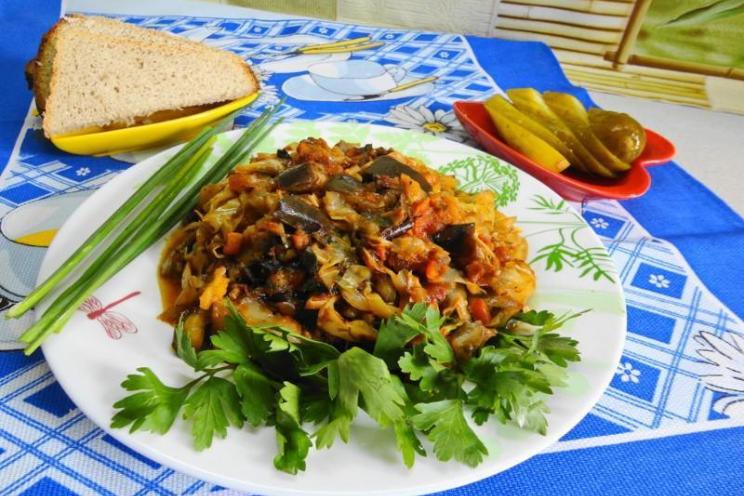 Lenten Vegetable Stew with Cabbage and Eggplant