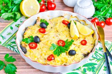 Baked Pink Salmon with Onions and Mayonnaise