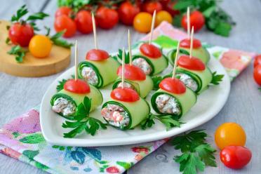 Quick Cucumber Rolls with Cheese and Salmon