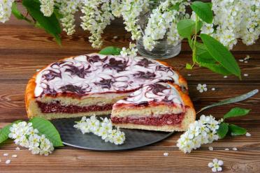 Bird Cherry and Sour Cream Pie