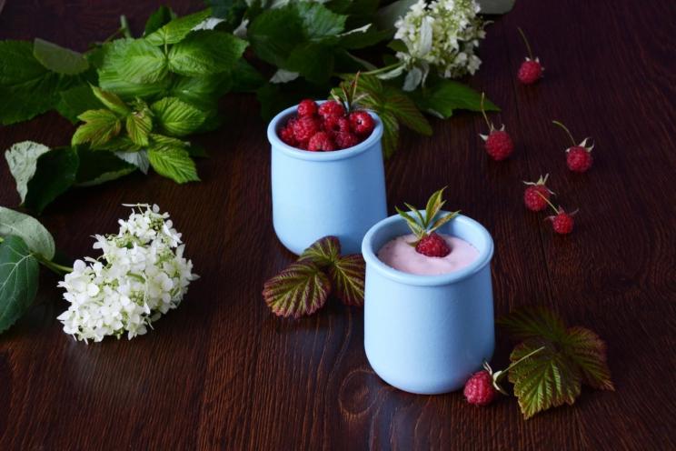 Raspberry Cottage Cheese Smoothie for a Nutritious Breakfast