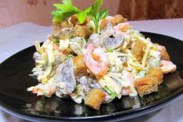 Shrimp & Mushroom Salad with Quick Cheese Croutons