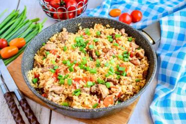 Easy One-Pan Meat and Veggie Rice