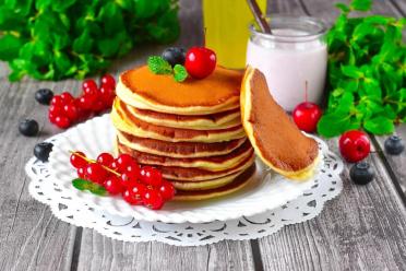 Yogurt Pancakes: Airy and Oil-Free Delight