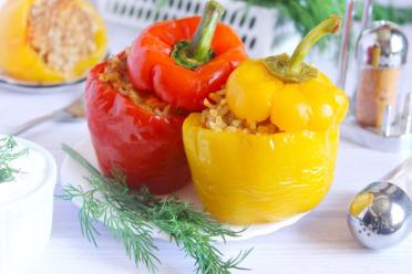 Slow Cooker Stuffed Peppers with Meat and Rice