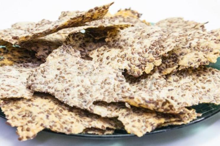 Crunchy and Healthy Flaxseed Crackers Crunchy and Healthy Flaxseed Crackers
