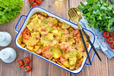 Oven-Baked Potatoes with Sausages and Tomatoes