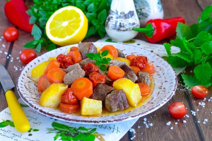 Oven-Baked Meat and Vegetables