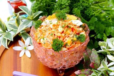 Quick Carrot Egg Garlic Salad