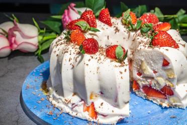 No-Bake Strawberry Banana Cream Cake