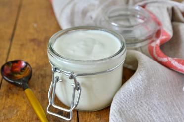 Easy Homemade Yogurt with Sour Cream