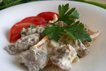 Creamy Stewed Chicken Gizzards